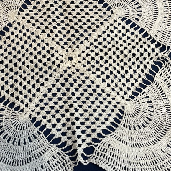 🌻VTG 19" Hand Made Rainbow/Diamond Crochet/Lace/Lacey/Doily Dresser Scarf - Picture 3 of 4